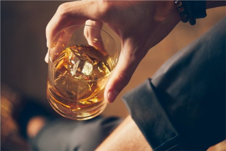 Read more about the article Dependência Química, Alcoolismo e Dependência Emocional: Compreendendo os Desafios e Caminhos para a Recuperação